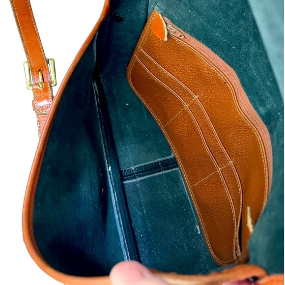 Vintage Dooney & Bourke Black All Weather Leather Saddle Bag Tan Trim - Picture 9 of 16